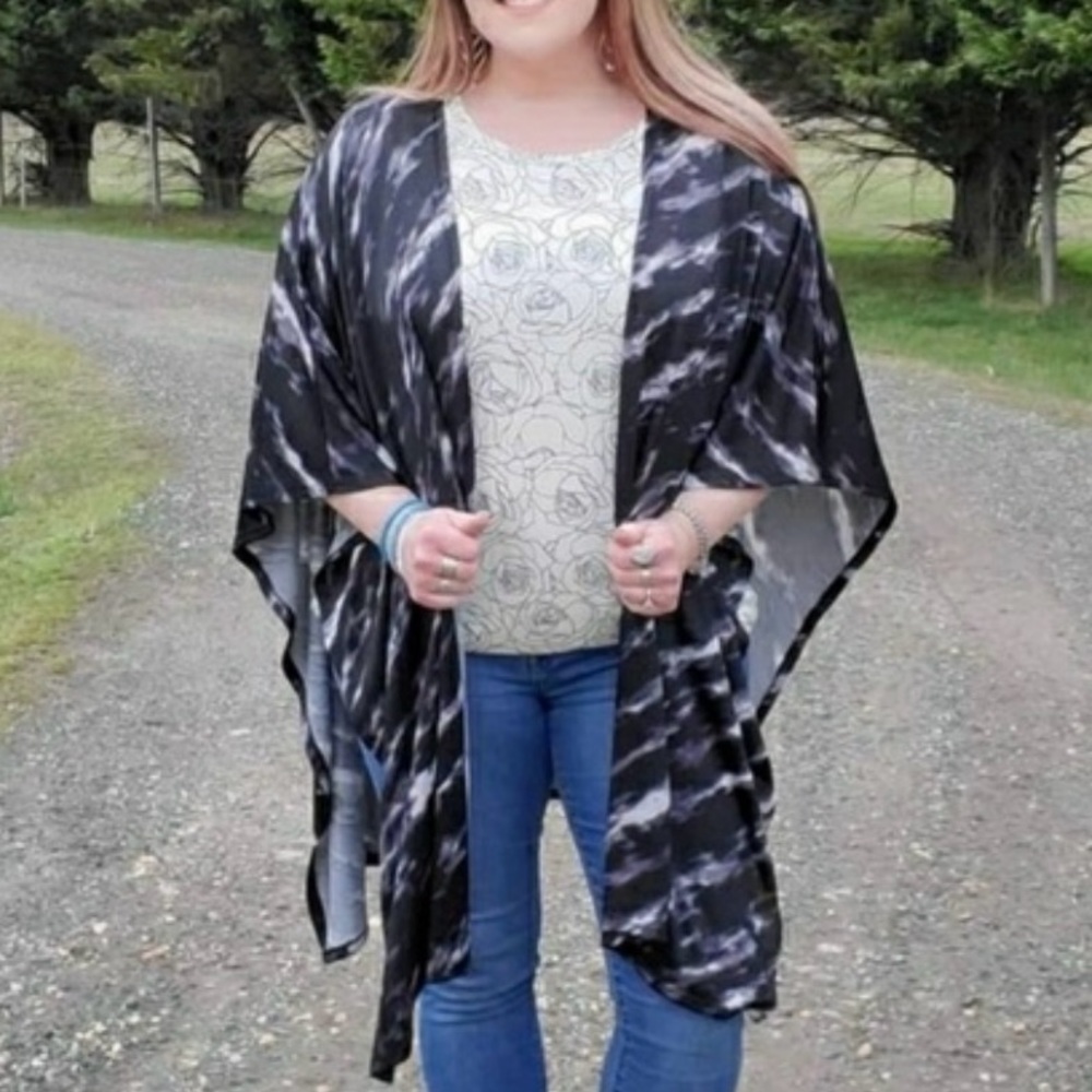 Savannah Kaftan Belted Wrap Black & White Sz L/XL (14-28)NWT